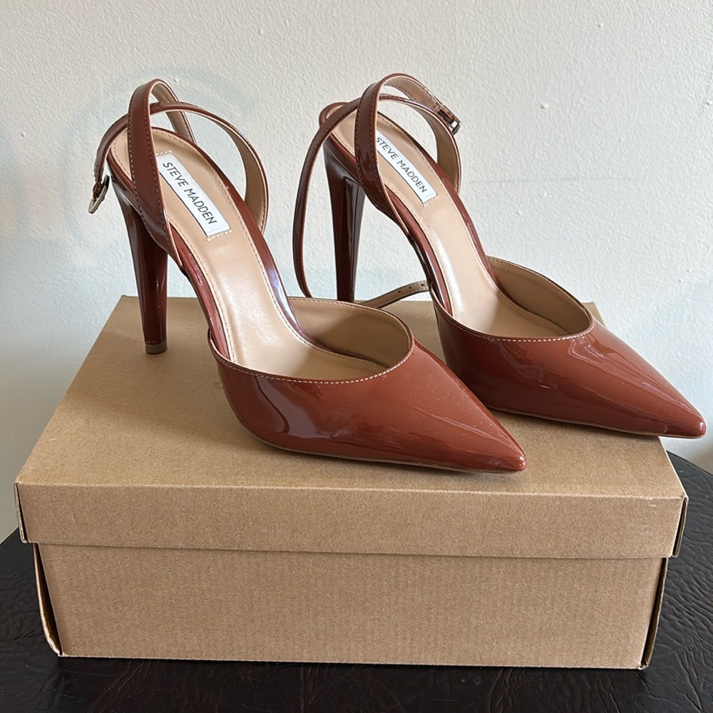 EUC Steve Madden cognac brown patent ankle wrap pumps
